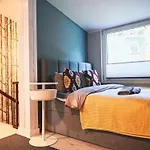 Semi-detached House Directly On The Lake, Holiday home *