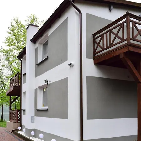 Semi-detached House Directly On The Lake, Casa vacanze Stare Czaple