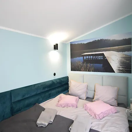 Semi-detached House Directly On The Lake, Casa vacanze Stare Czaple