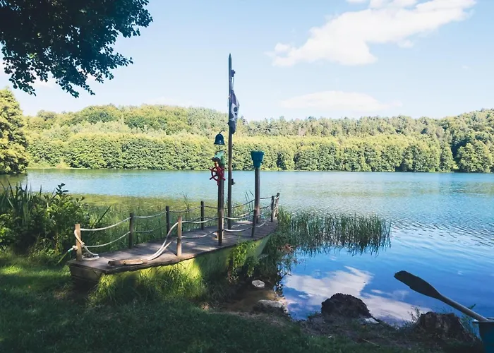 Semi-detached House Directly On The Lake, Prázdninový dům Stare Czaple