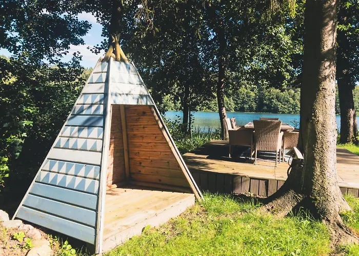 Semi-detached House Directly On The Lake, Prázdninový dům Stare Czaple