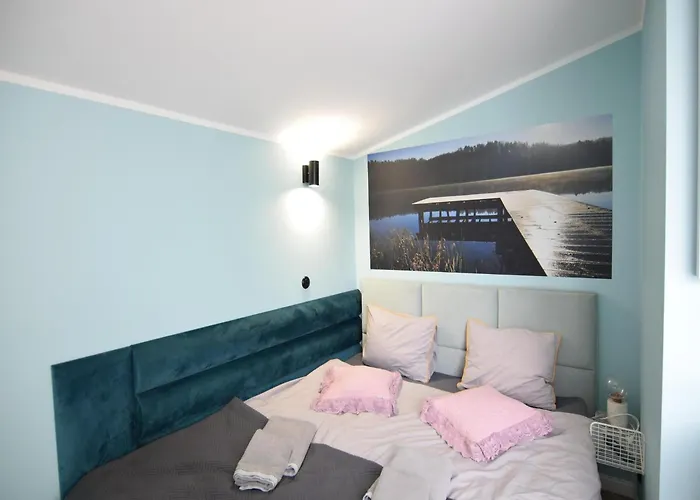 Semi-detached House Directly On The Lake, Prázdninový dům Stare Czaple